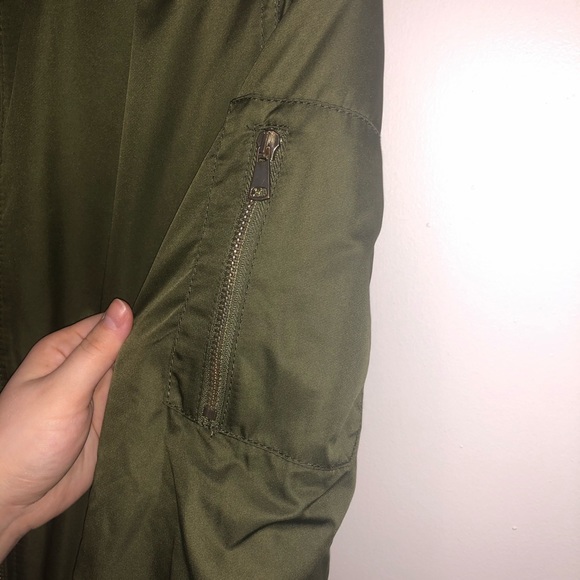 GREEN BOMBER! - Picture 6 of 7